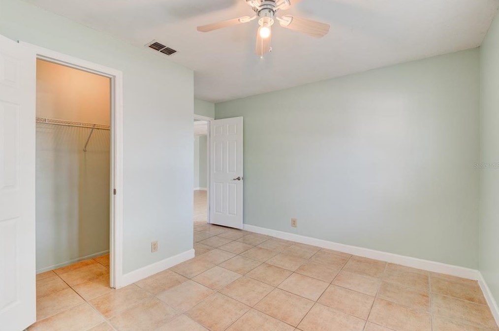 419 Sea Hawk Ct, Edgewater FL  32141-4185 exterior