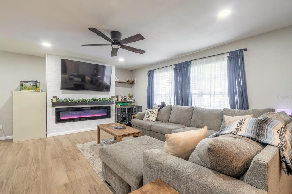 1737 Jacobs Rd, Daytona Beach FL 32119-1907 exterior