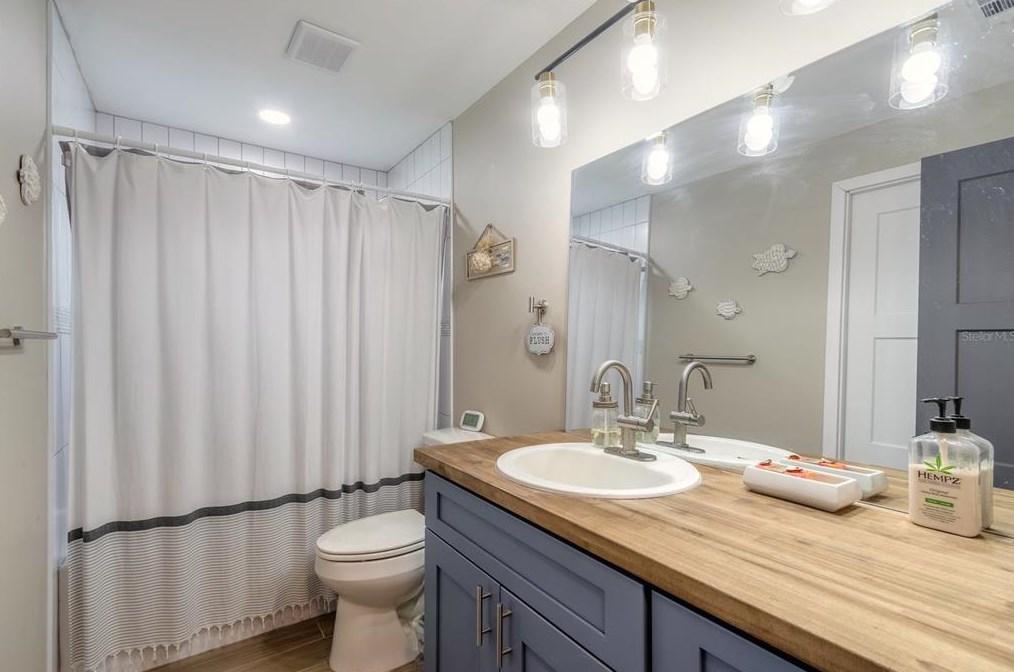 1737 Jacobs Rd, Daytona Beach FL 32119-1907 exterior