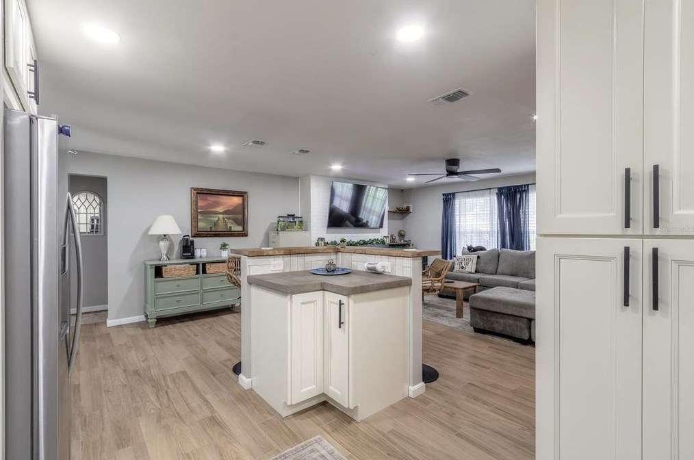 1737 Jacobs Rd, Daytona Beach FL 32119-1907 exterior