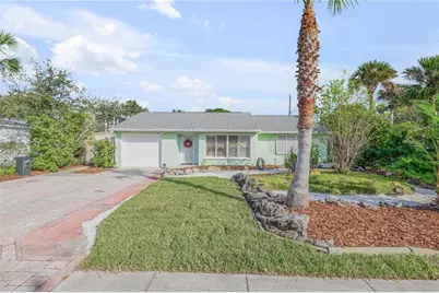 301 N Pine Street, New Smyrna Beach, FL 32169 - Photo 1