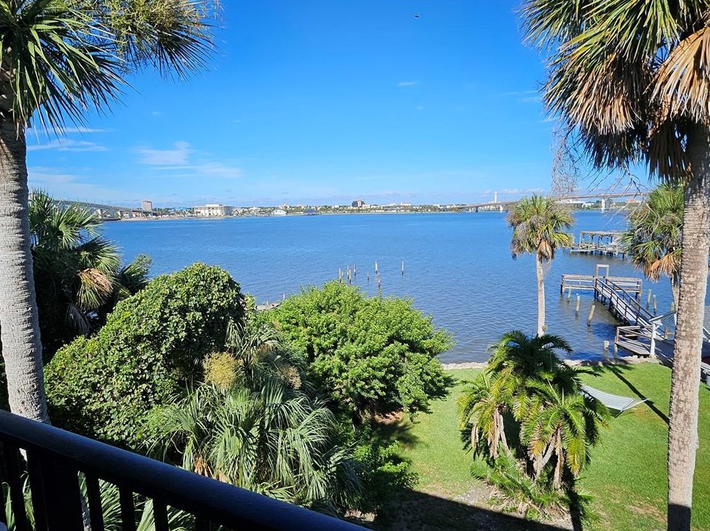 900 Peninsula Dr, Daytona Beach FL  32118-4773 exterior