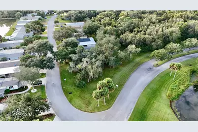 498 Sioux Boulevard, Oak Hill, FL 32759 - Photo 3