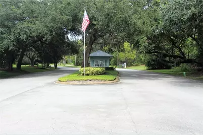 498 Sioux Boulevard, Oak Hill, FL 32759 - Photo 5