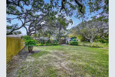 823 E 10th Avenue, New Smyrna Beach, FL 32169 - Photo 37