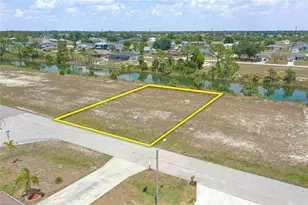 2831 NE 5th Pl, Cape Coral, FL 33909 - Photo 3