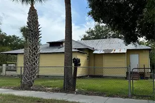 585 Washington St, New Smyrna Beach, FL 32168 - Photo 1