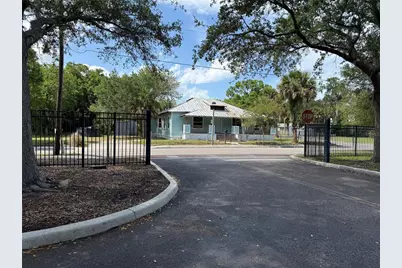 585 Washington Street, New Smyrna Beach, FL 32168 - Photo 1