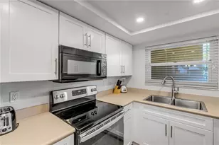 425 S Atlantic Ave, New Smyrna Beach, FL 32169 - Photo 9