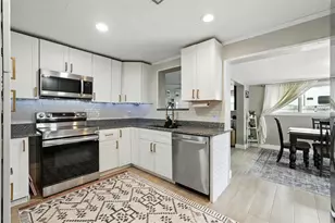 904 Charles St, Port Orange, FL 32129 - Photo 3