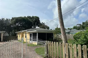 401 Oakwood Ave, New Smyrna Beach, FL 32169 - Photo 1