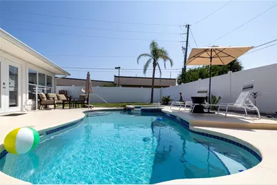 813 E 6th Avenue, New Smyrna Beach, FL 32169 - Photo 3