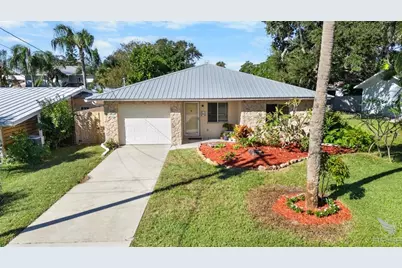 638 S Pine Street, New Smyrna Beach, FL 32169 - Photo 1
