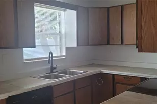 834 11th Ave, New Smyrna Beach, FL 32169 - Photo 3