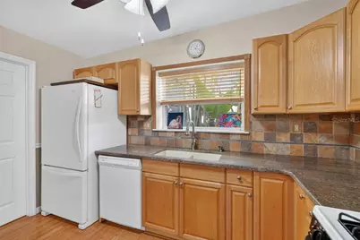 810 E 9th Avenue, New Smyrna Beach, FL 32169 - Photo 15