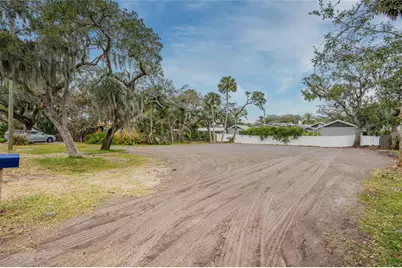 607 Goodwin Avenue, New Smyrna Beach, FL 32169 - Photo 1
