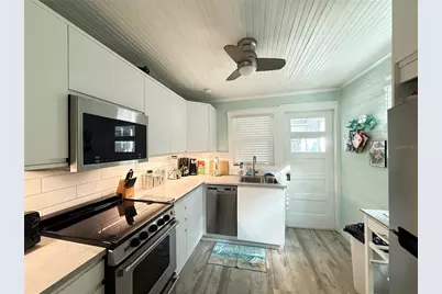 207 N Pine Street, New Smyrna Beach, FL 32169 - Photo 3