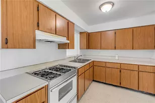 546 Cambridge Cir, South Daytona, FL 32119 - Photo 9