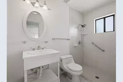 808 E 1st Avenue, New Smyrna Beach, FL 32169 - Photo 17