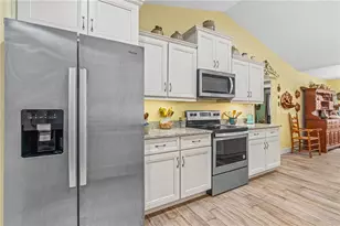 2513 Queen Palm Dr, Edgewater, FL 32141 - Photo 9