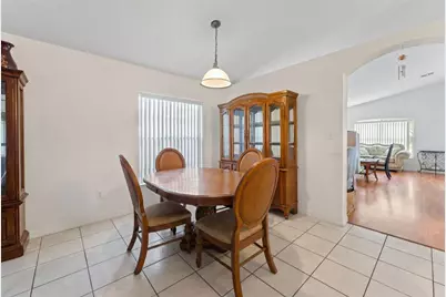 2127 Ruche Court, Orlando, FL 32817 - Photo 9