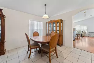 2127 Ruche Ct, Orlando, FL 32817 - Photo 9