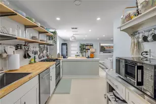 308 Due East St, New Smyrna Beach, FL 32169 - Photo 3