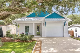 807 E 10th Ave, New Smyrna Beach, FL 32169 - Photo 1