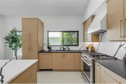 813 E 1st Avenue, New Smyrna Beach, FL 32169 - Photo 23