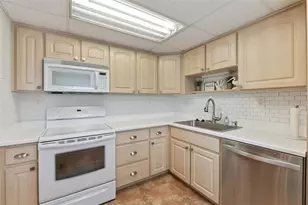 315 N Causeway, New Smyrna Beach, FL 32169 - Photo 9