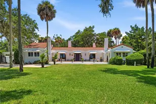 636 N Riverside Dr, New Smyrna Beach, FL 32168 - Photo 1