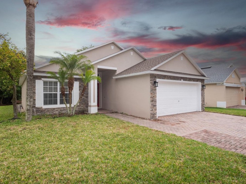 4537 Conroy Club Dr, Orlando FL  32835-2739 exterior