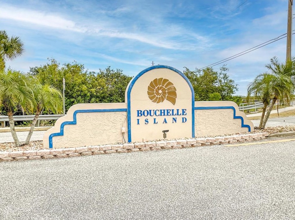 430 Bouchelle Dr, New Smyrna FL  32169-6930 exterior