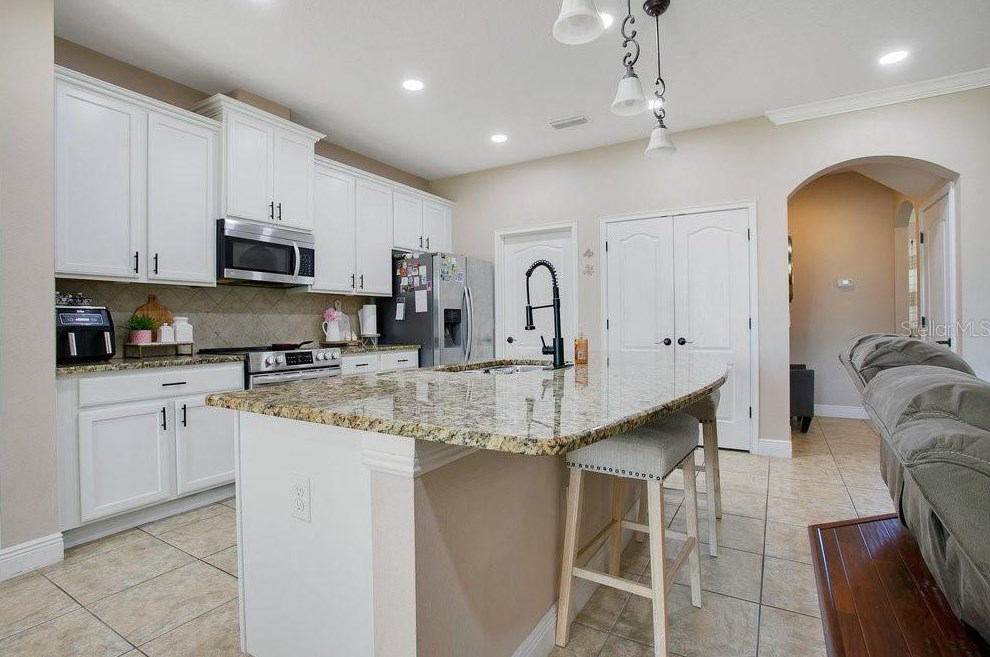 2327 Sebago Dr, Lakeland FL 33805-8005 exterior