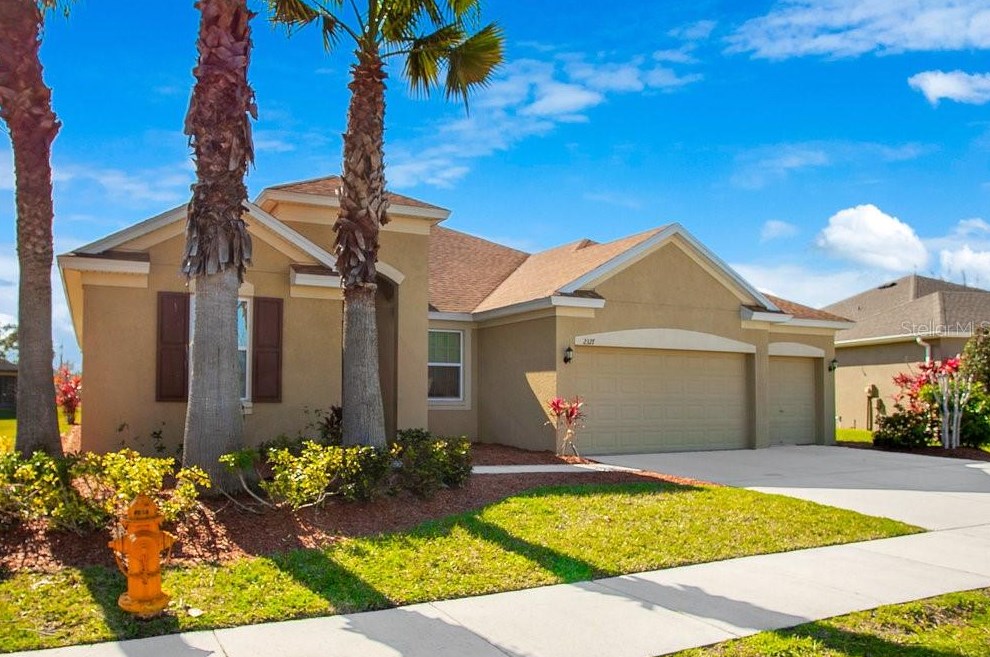 2327 Sebago Dr, Lakeland FL 33805-8005 exterior