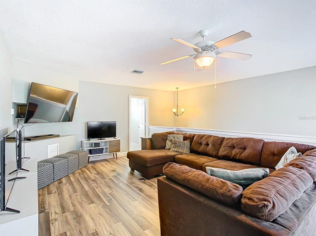 104 Pine Side Dr, De Bary FL  32713-2520 exterior