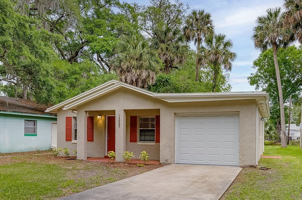 1327 Elliott St, Sanford FL  32771-3975 exterior