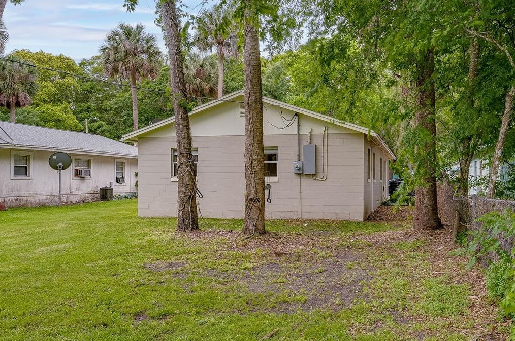 1327 Elliott St, Sanford FL  32771-3975 exterior