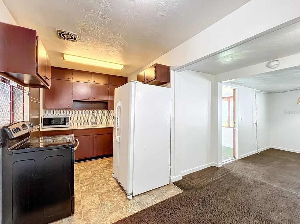 1220 Helen St, Apopka FL  32703-6813 exterior