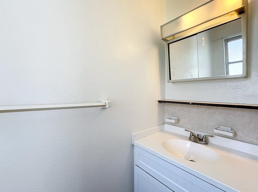 1220 Helen St, Apopka FL  32703-6813 exterior