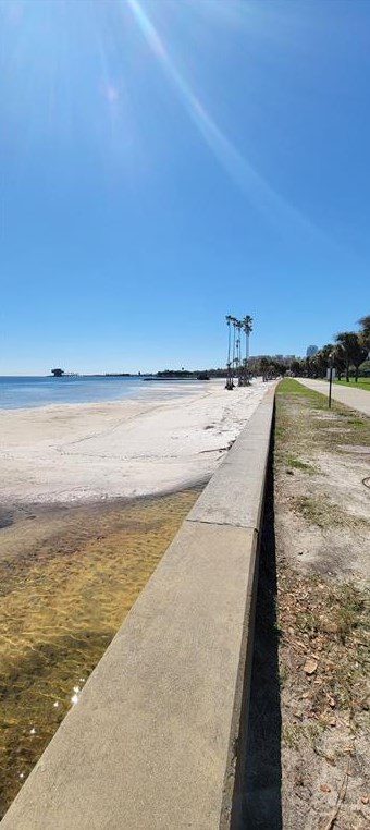 516 12th Ave, Saint Petersburg FL  33701-5232 exterior