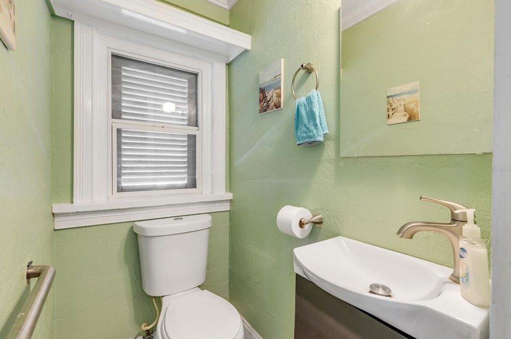 204 Fairview Ave, Daytona Beach FL  32114-2106 exterior