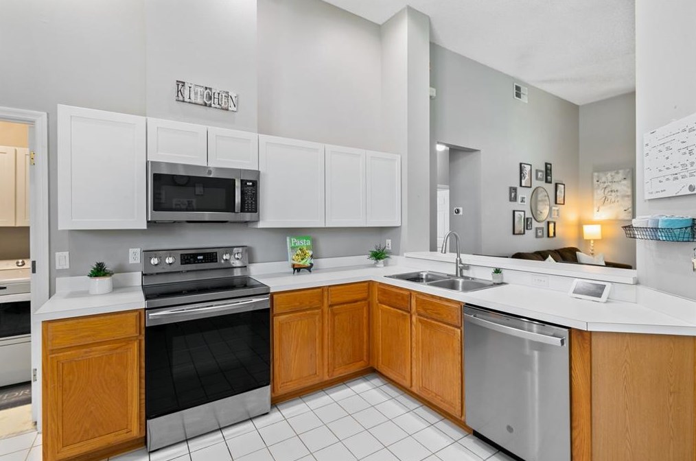 13556 Emeraldview Dr, Orlando FL  32828-8409 exterior