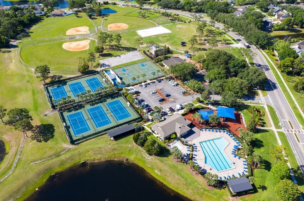 13556 Emeraldview Dr, Orlando FL  32828-8409 exterior