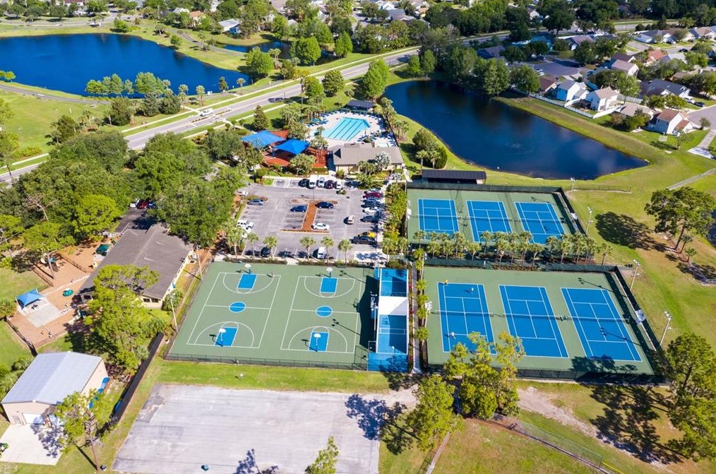 13556 Emeraldview Dr, Orlando FL  32828-8409 exterior