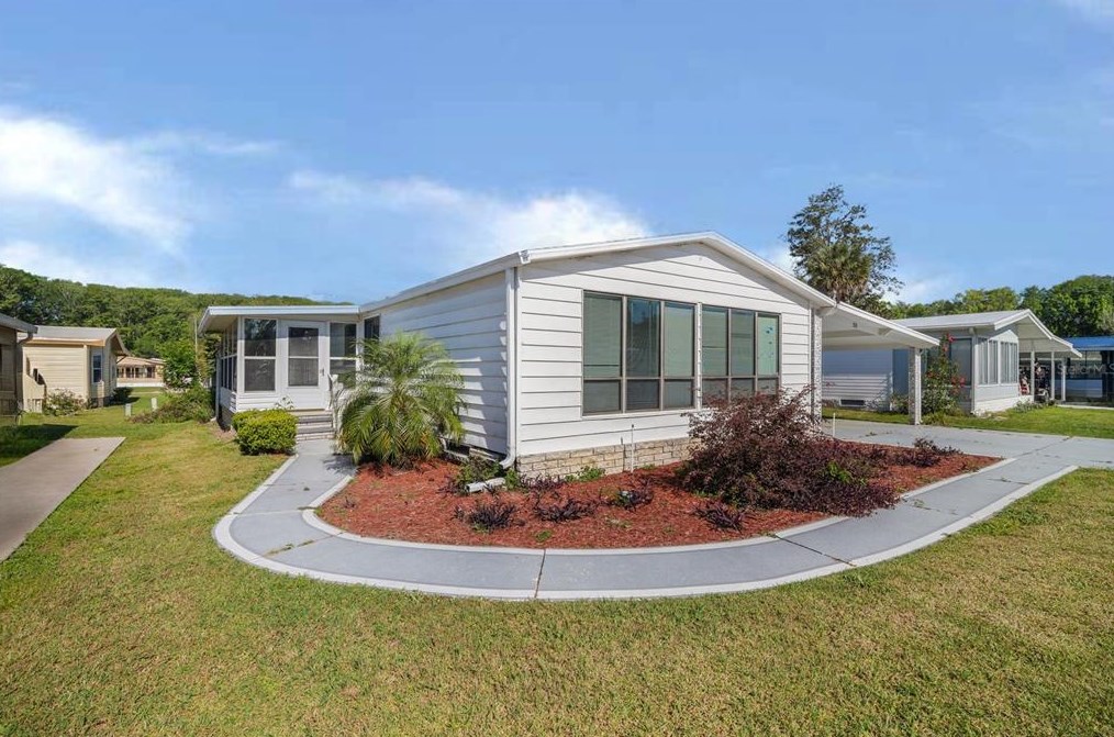 113 Winterberry Ave, Wildwood FL  34785-9251 exterior