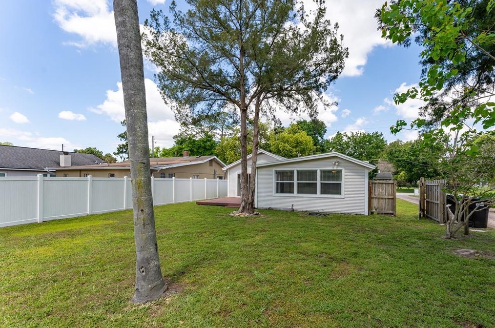 2110 Carlton Dr, Orlando FL  32806-3107 exterior