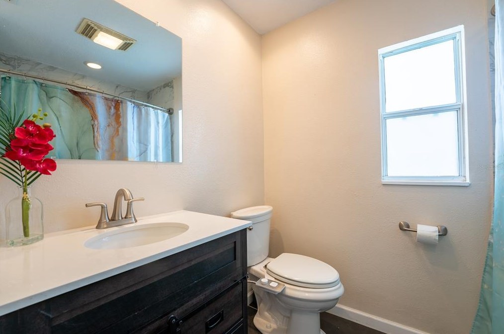 2110 Carlton Dr, Orlando FL  32806-3107 exterior