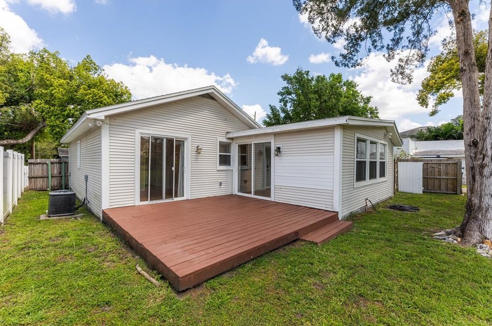 2110 Carlton Dr, Orlando FL  32806-3107 exterior