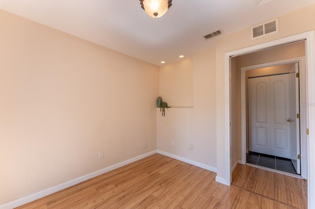 2110 Carlton Dr, Orlando FL  32806-3107 exterior